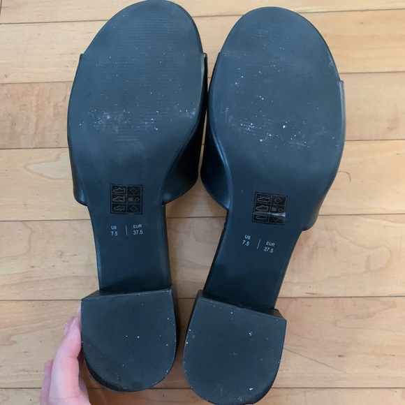 ⭐️HOST PICK⭐️ [7.5]👡CITYCLASSIFIED mule sandals - Picture 5 of 9